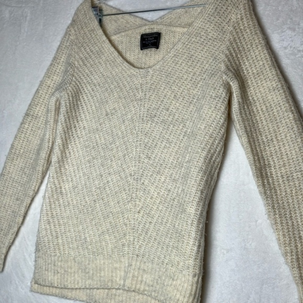 abercrombie & fitch sweater size medium soft winter beige knit acrylic blend